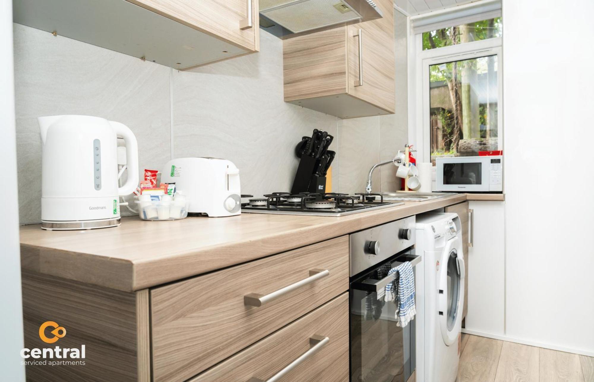Central Serviced Apartments - 2 Bedroom - Ground Floor - Monthly & Weekly Bookings Welcome - Free Street Parking - 2 Double Beds - Wifi - Smart Tvs In Rooms - Fully Equipped - Heating 24-7 - Contractor & Short Stay Favourite Dundee Bagian luar foto