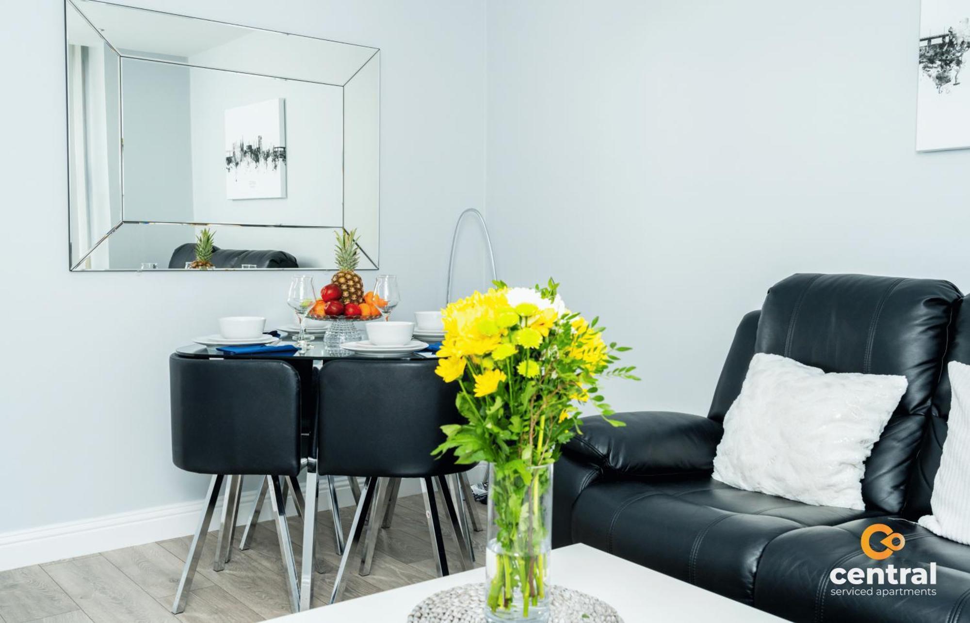 Central Serviced Apartments - 2 Bedroom - Ground Floor - Monthly & Weekly Bookings Welcome - Free Street Parking - 2 Double Beds - Wifi - Smart Tvs In Rooms - Fully Equipped - Heating 24-7 - Contractor & Short Stay Favourite Dundee Bagian luar foto