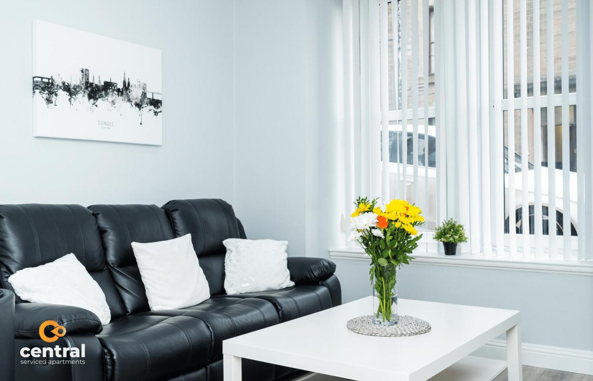 Central Serviced Apartments - 2 Bedroom - Ground Floor - Monthly & Weekly Bookings Welcome - Free Street Parking - 2 Double Beds - Wifi - Smart Tvs In Rooms - Fully Equipped - Heating 24-7 - Contractor & Short Stay Favourite Dundee Bagian luar foto