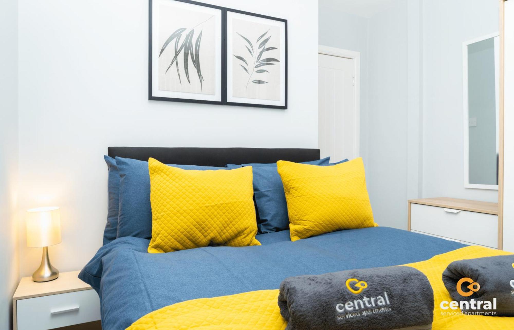 Central Serviced Apartments - 2 Bedroom - Ground Floor - Monthly & Weekly Bookings Welcome - Free Street Parking - 2 Double Beds - Wifi - Smart Tvs In Rooms - Fully Equipped - Heating 24-7 - Contractor & Short Stay Favourite Dundee Bagian luar foto