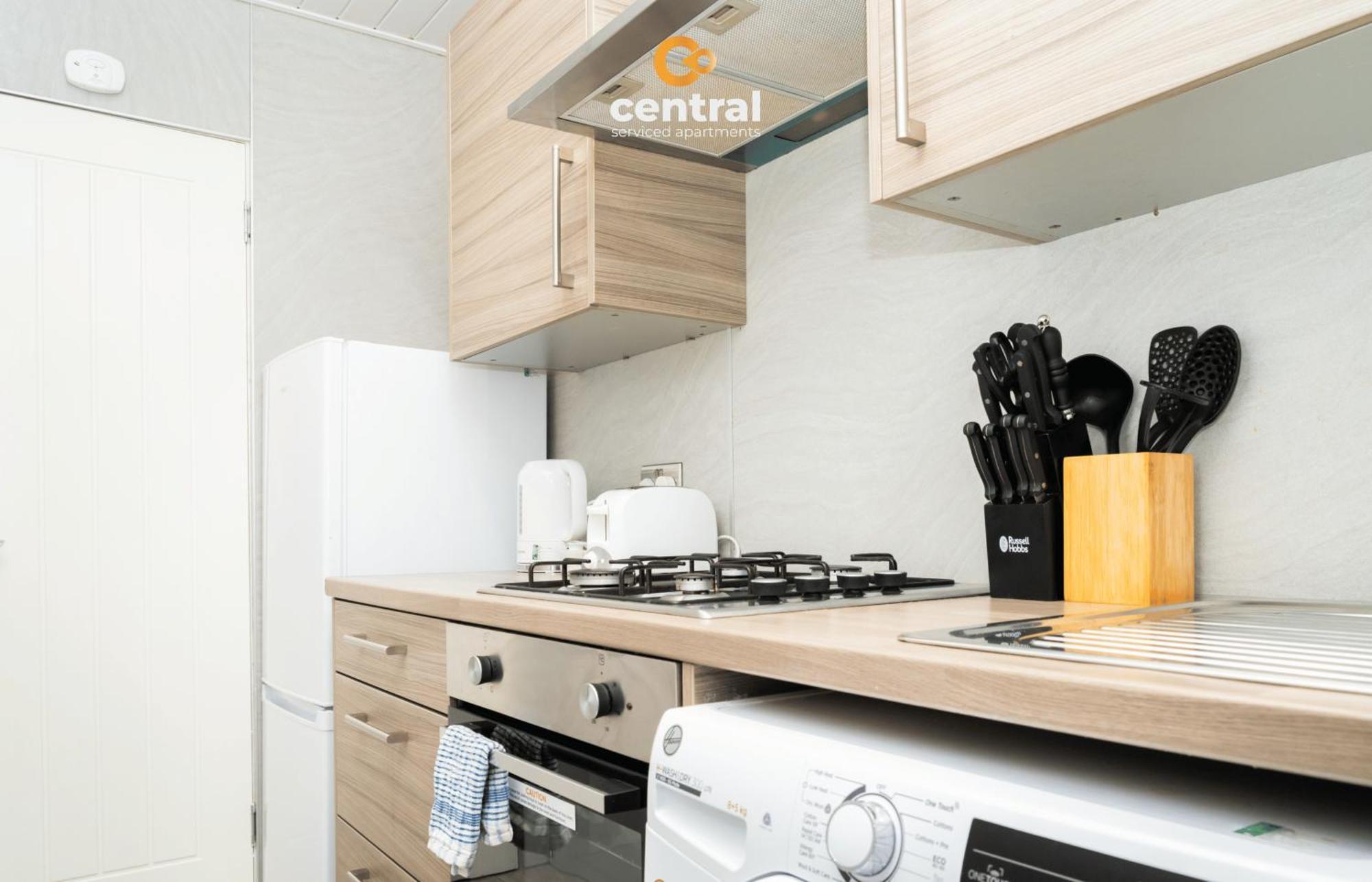 Central Serviced Apartments - 2 Bedroom - Ground Floor - Monthly & Weekly Bookings Welcome - Free Street Parking - 2 Double Beds - Wifi - Smart Tvs In Rooms - Fully Equipped - Heating 24-7 - Contractor & Short Stay Favourite Dundee Bagian luar foto
