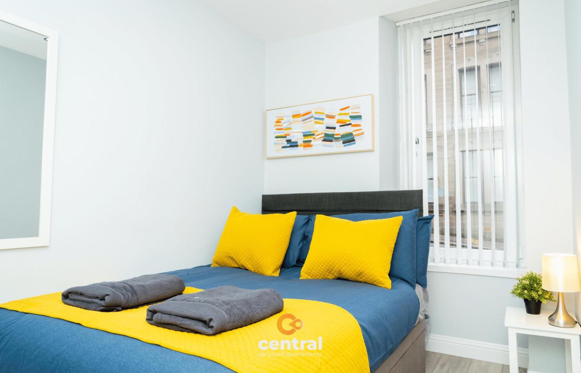 Central Serviced Apartments - 2 Bedroom - Ground Floor - Monthly & Weekly Bookings Welcome - Free Street Parking - 2 Double Beds - Wifi - Smart Tvs In Rooms - Fully Equipped - Heating 24-7 - Contractor & Short Stay Favourite Dundee Bagian luar foto
